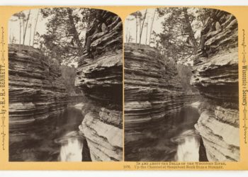 Photograph: Up the Channel at Steamboat Rock from a Steamer