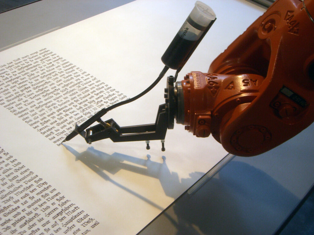 Robot Writing a manuscript