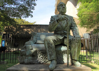Statue of Jorge Luis Borges