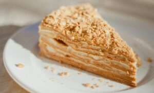 A photo of cake made of layers of pastry, that we can presumably call a flong cake!