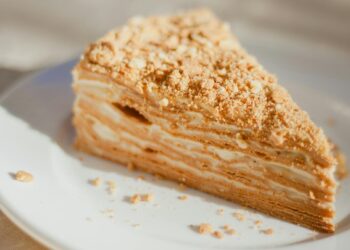 A photo of cake made of layers of pastry, that we can presumably call a flong cake!